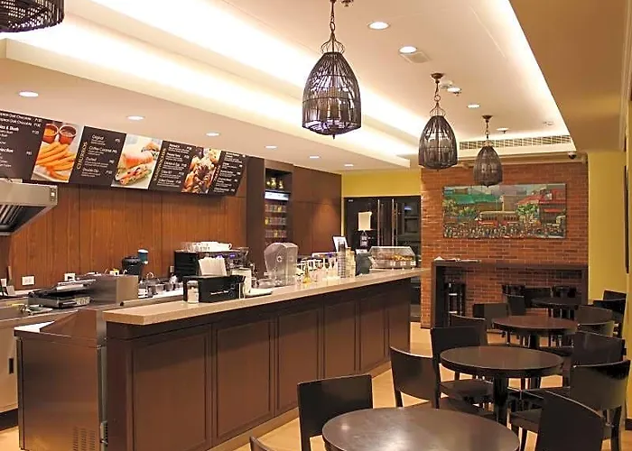 The Bayleaf Intramuros Hotel 4*